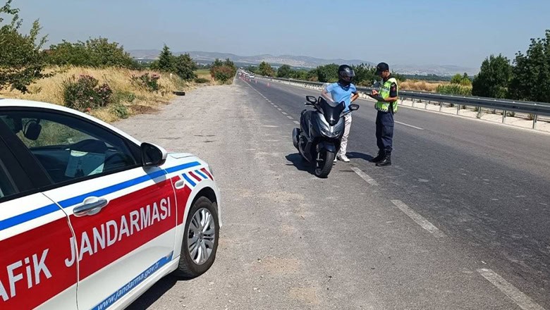 Balıkesir'de Motosiklet Denetimi Sürüyor Balıkesir'de Motosiklet Denetimi Sürüyor