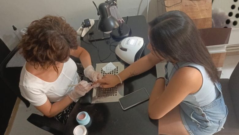Balıkesir'de Protez Tırnak Çılgınlığı
