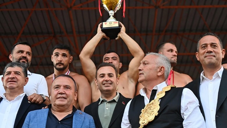 Yusuf Can Zeybek, üst üste ikinci kez başpehlivan oldu Yusuf Can Zeybek, üst üste ikinci kez başpehlivan oldu