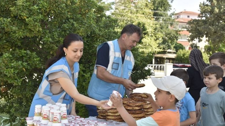 Başkan Bahçavan'dan Öğrencilere Simit Ayran İkramı