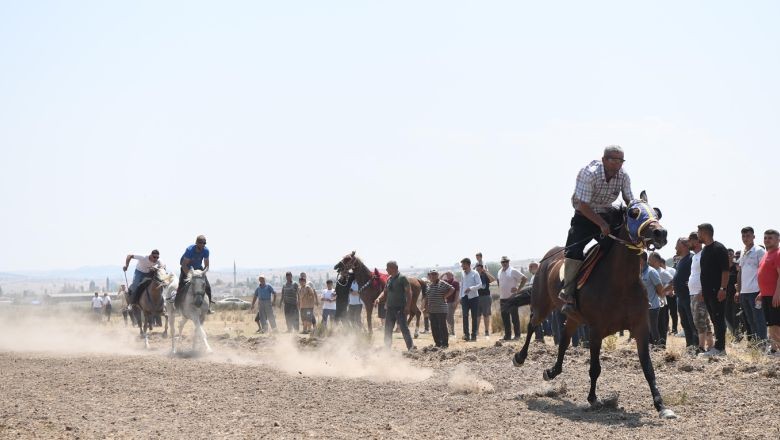 Başkan Şehirli Dört Nala Yarışlarını İzledi