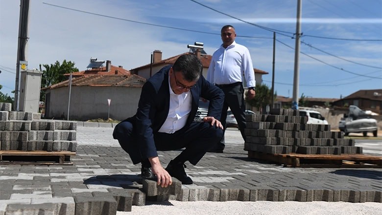 Başkan Şehirli Parke Taşı Çalışmalarını Yerinde İnceledi Başkan Şehirli Parke Taşı Çalışmalarını Yerinde İnceledi