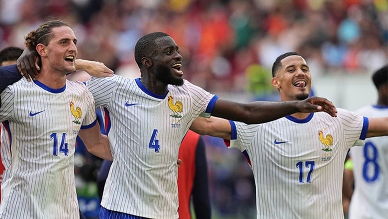 Fransa, Almanya'nın Hamburg kentinde oynanan çeyrek final maçında, penaltı atışlarında Portekiz'i 5-3 mağlup ederek yarı finale yükseldi Fransa, Almanya'nın Hamburg kentinde oynanan çeyrek final maçında, penaltı atışlarında Portekiz'i 5-3 mağlup ederek yarı finale yükseldi