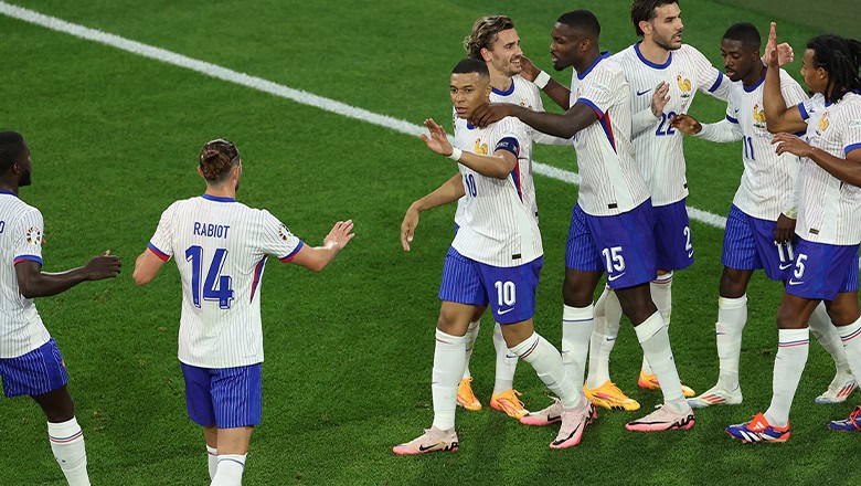 Didier Deschamps yönetimindeki Fransa, turnuva tarihinde 6. kez yarı final aşamasına yükseldi Didier Deschamps yönetimindeki Fransa, turnuva tarihinde 6. kez yarı final aşamasına yükseldi