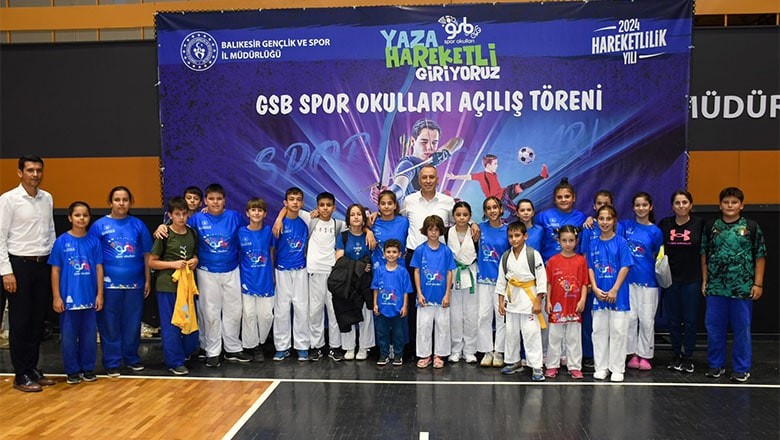 Adem Özel İle Öğrenciler