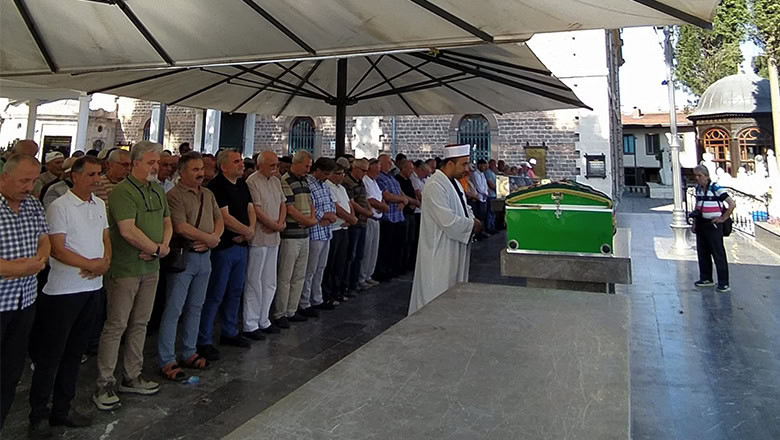 Gazeteci ve Yazar Ramazan Aydın’ın Annesi Vefat Etti Gazeteci ve Yazar Ramazan Aydın’ın Annesi Vefat Etti