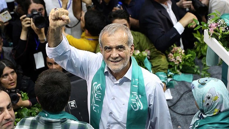 "Birlik ve güven olmadan zorlu yolu aşamayız" dedi. "Birlik ve güven olmadan zorlu yolu aşamayız" dedi.