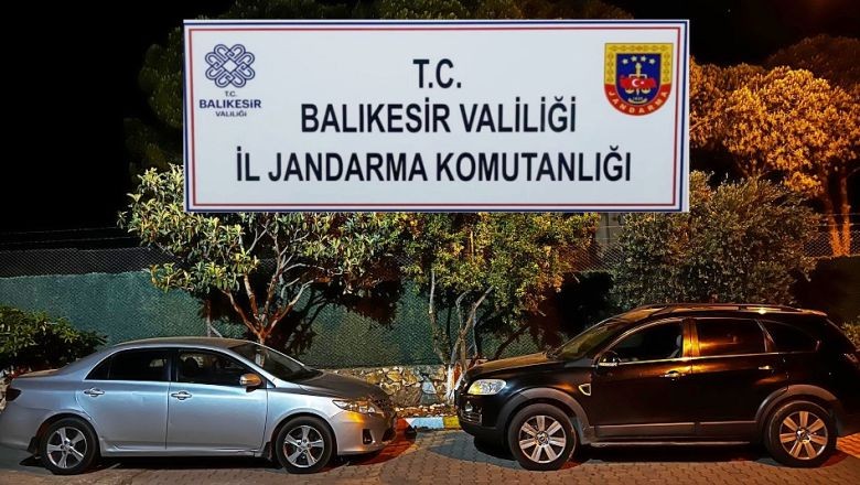 Kaçacakları 2 Araçla Birlikte Yakalandılar
