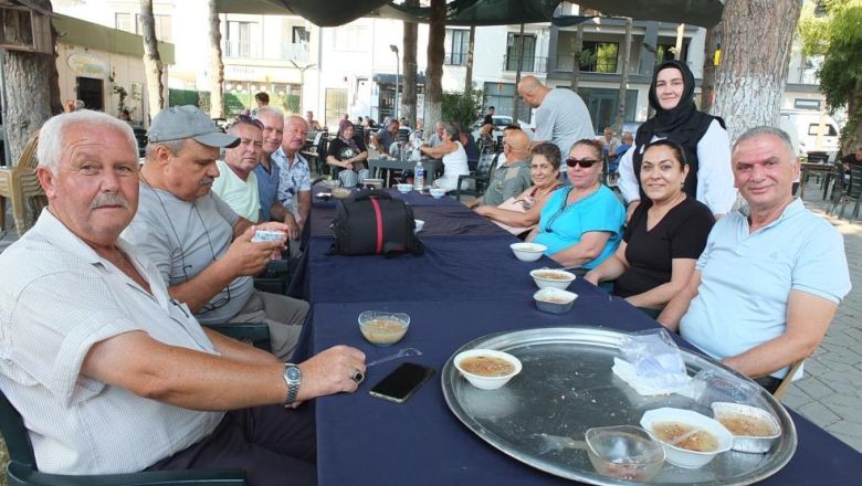 Kadın Muhtar Aşure İçin Kolları Sıvadı
