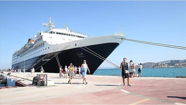 Kuşadası'nda Kruvaziyer Hareketliliği Kuşadası'nda Kruvaziyer Hareketliliği