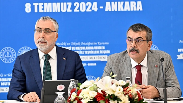 Nisan 2024 itibarıyla istihdam sayımızı 32,6 milyon kişi ile rekor seviyeye çıkardık. İşsizlik oranını ise yüzde 8,5'e düşürdük Nisan 2024 itibarıyla istihdam sayımızı 32,6 milyon kişi ile rekor seviyeye çıkardık. İşsizlik oranını ise yüzde 8,5'e düşürdük