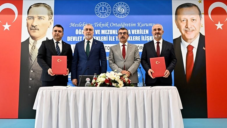 Tekin, “Mottomuz, herkesin bir mesleği olması Tekin, “Mottomuz, herkesin bir mesleği olması