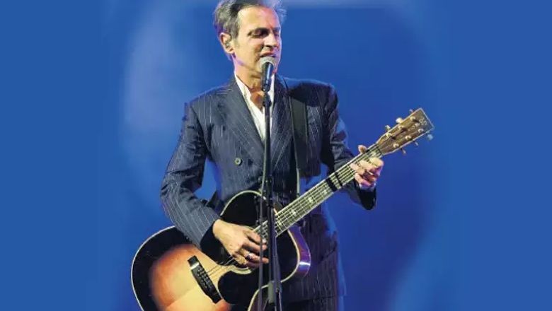 Teoman'ın 30 Yıllık Gitarını O Ünlü Aldı