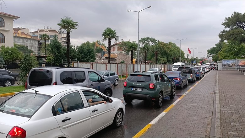 Trafik Yağmurla Beraber Felç