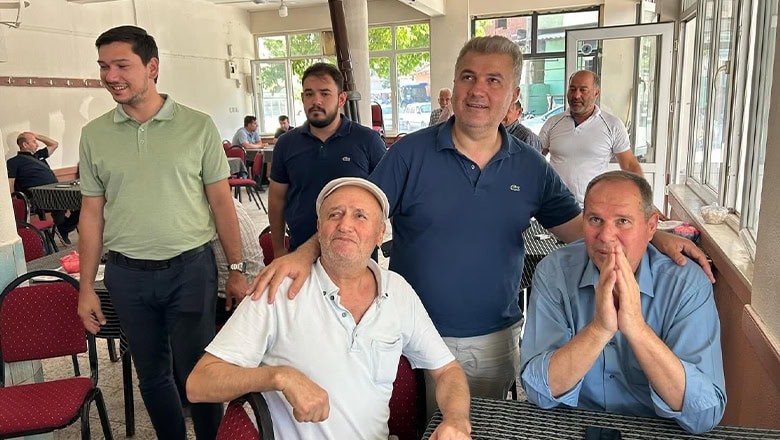 Canbey, Balıkesir’in her köşesinde çalışmalarını sürdüreceklerini ve her zaman halkın yanında olacaklarını dile getirdi Canbey, Balıkesir’in her köşesinde çalışmalarını sürdüreceklerini ve her zaman halkın yanında olacaklarını dile getirdi
