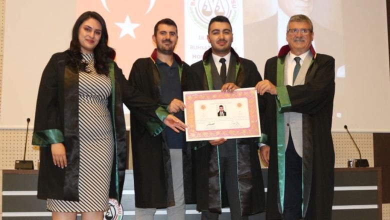 Balıkesir Barosu Yeni Avukatlara Belgelerini Verdi