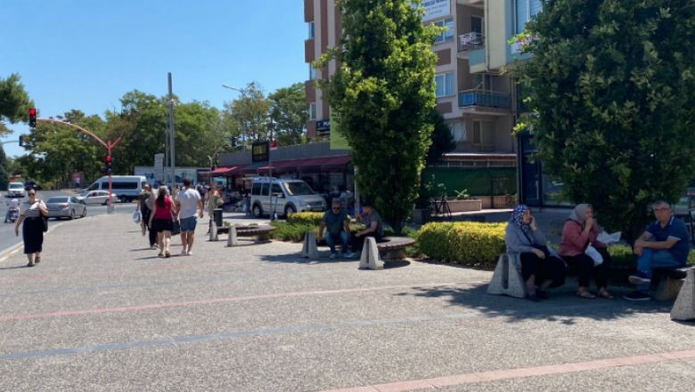 Balıkesir'deki Serin Hava Vatandaşları Dışarıya Çıkardı