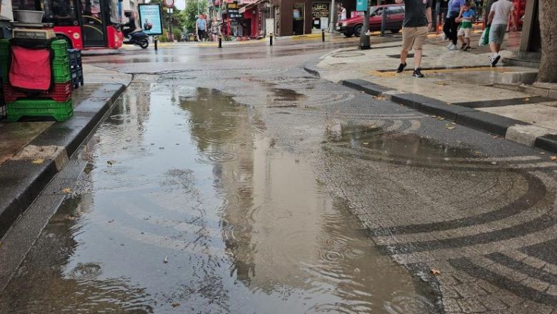 Bandırma'da Sağanak Yağış: Sıcaklık 32 Dereceden 19'a Düştü