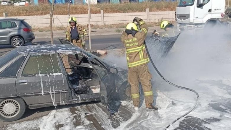 Balıkesir'de Otomobil Seyir Halindeyken Alev Aldı!
