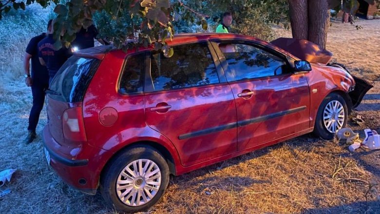 Bigadiç'te Ağaca Çarpan Otomobilde 2 Ölü 6 Yaralı!