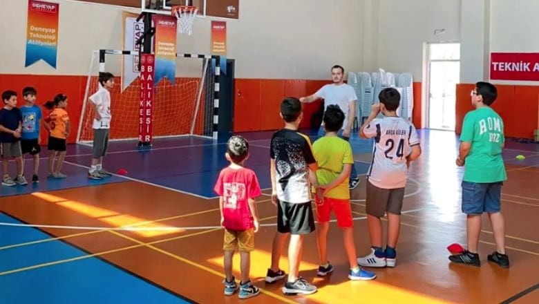 Gençler Balıkesir'de Yazı Dolu Dolu Geçiriyor