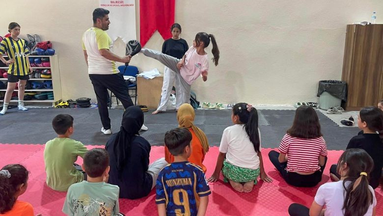 Gençler Balıkesir'de Yazı Dolu Dolu Geçiriyor