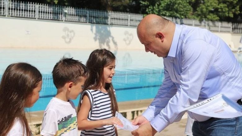 Gönen'de Yüzme Kursu Sertifikaları Sahiplerini Buldu
