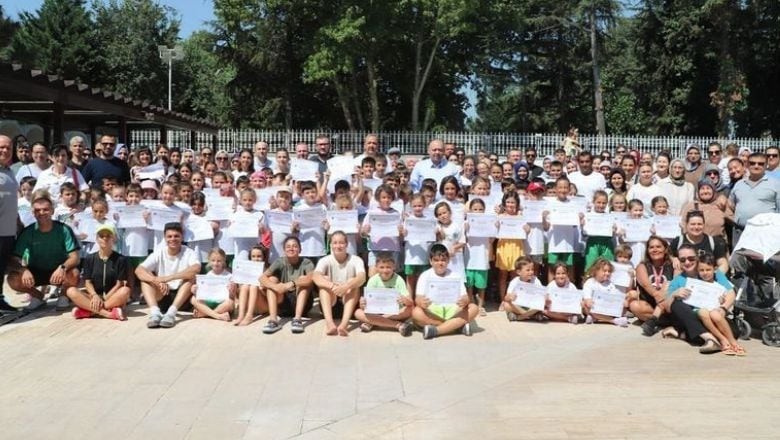 Gönen'de Yüzme Kursu Sertifikaları Sahiplerini Buldu