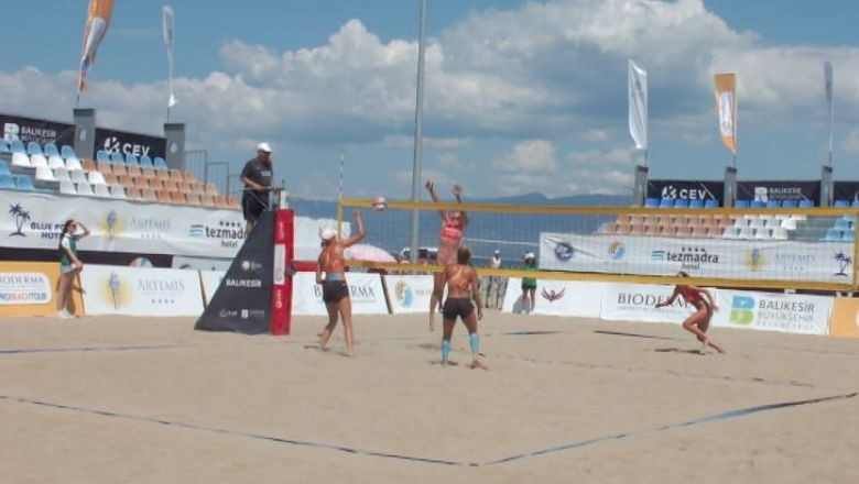 Balıkesir'de Plaj Voleybolu 55 Takımın Katılımıyla Başladı