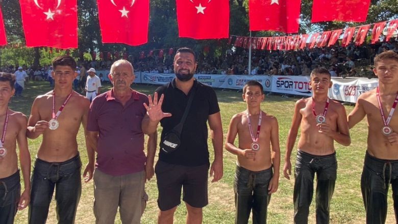 Sındırgı'nın Pehlivanları Bursa'da Madalya Yağdırdı