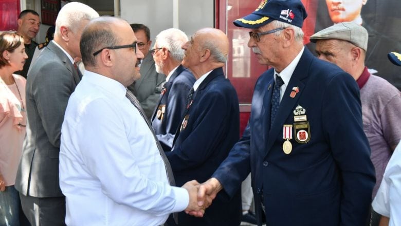 Vali Ustaoğlu Gazilere Aşure Dağıttı