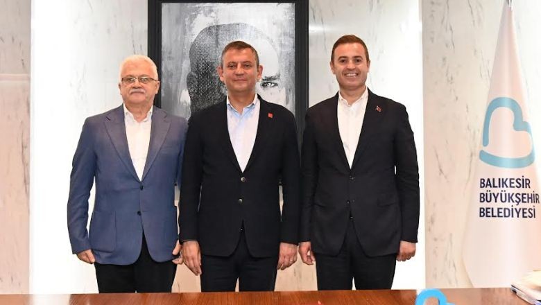 Özel Balıkesir'den Sadece Bu 2 İsmi Seçti! Özel Balıkesir'den Sadece Bu 2 İsmi Seçti!14 BÜYÜKŞEHİR 4 İLÇE BELEDİYE BAŞKANI VAR! Türkiye Genelinden 18 üyeden oluşan konseyde 14 Büyükşehir ve 4 İlçe Belediye Başkanı yer aldı.