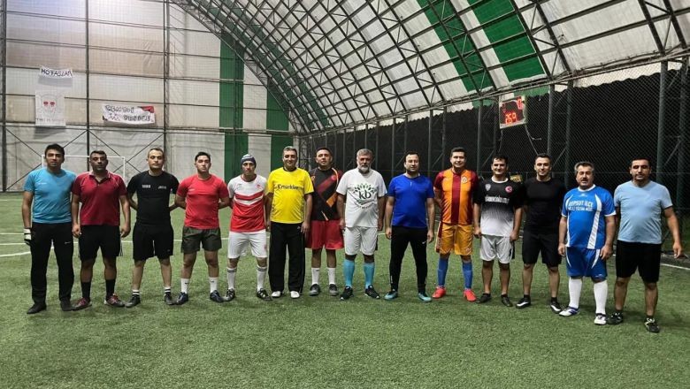 Kepsut Kaymakamı ve Başkanı Top Koşturdu