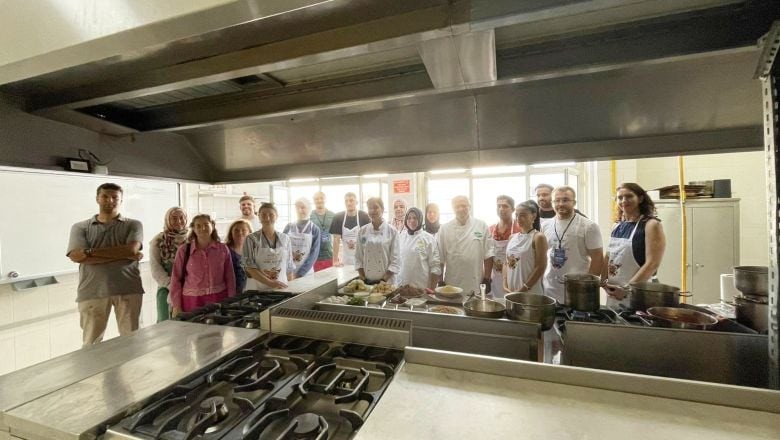 12 Uluslararası Öğrenci Türk Mutfağını Balıkesir'de Öğrendi