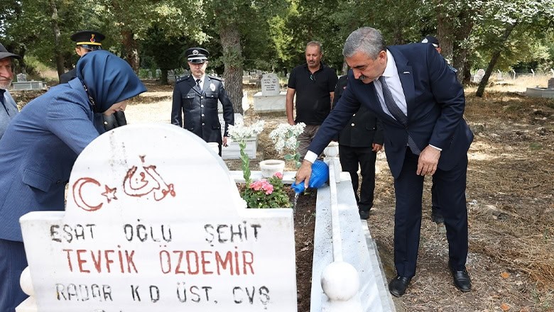 Balya'da 30 Ağustos Coşkusu Şehit Ziyaretiyle Taçlandı Balya'da 30 Ağustos Coşkusu Şehit Ziyaretiyle Taçlandı