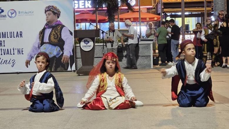 Bandırma'da Down Sendromlu Yıldızlar Parladı