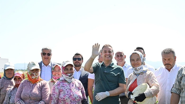 Başkan Ahmet Akın’dan Çiftçilere Destek Başkan Ahmet Akın’dan Çiftçilere Destek