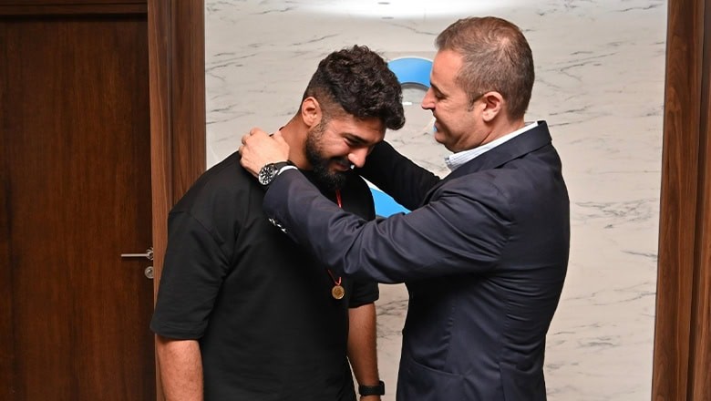 Başpehlivan Enes Doğan’dan Başkan Akın’a Teşekkür Ziyareti Başpehlivan Enes Doğan’dan Başkan Akın’a Teşekkür Ziyareti