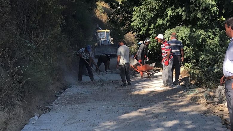 Bigadiç'te Parke Yol Çalışmaları Devam Ediyor Bigadiç'te Parke Yol Çalışmaları Devam Ediyor