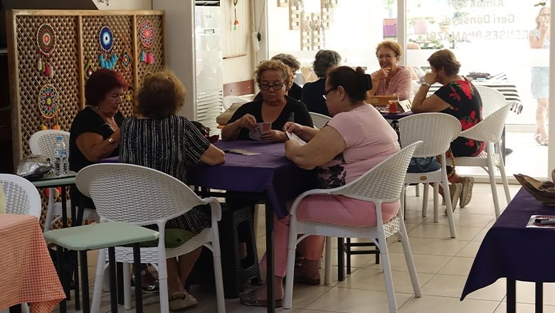 Burhaniye'de Kadınlara Özel Kahvehane Burhaniye'de Kadınlara Özel Kahvehane