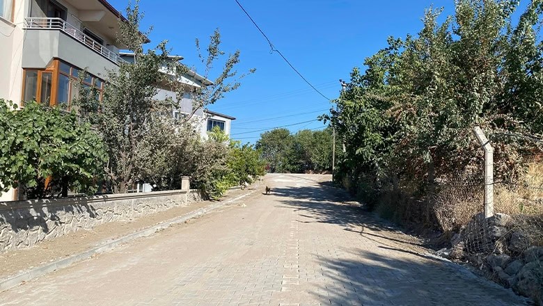 İvrindi'de Çevre Düzenleme ve Parke Taş Çalışmaları Sürüyor İvrindi'de Çevre Düzenleme ve Parke Taş Çalışmaları Sürüyor