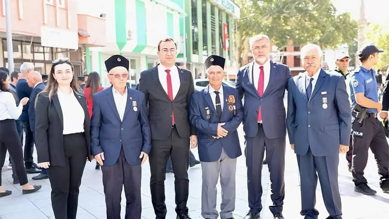 Zafer Bayramı'nda Kepsut'tan Birlik Mesajı Zafer Bayramı'nda Kepsut'tan Birlik Mesajı
