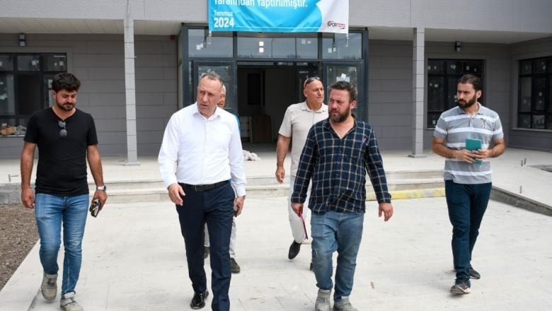 İl Müdürü Adem Özalp Gençlerle Bir Arada