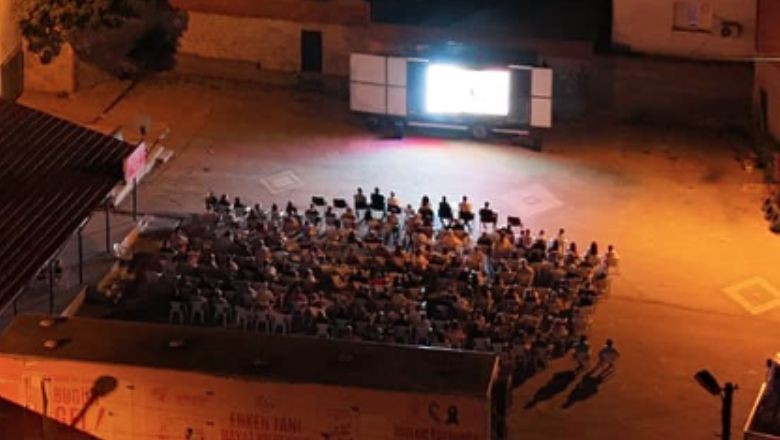 Balya’da Açık Hava Dev Ekranda Sinema Keyfi