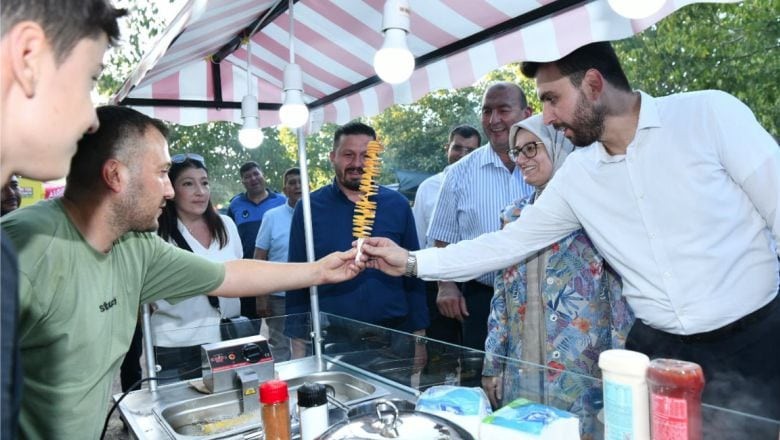 Vekil Uygur Panayırda Eski Günleri Yad Etti
