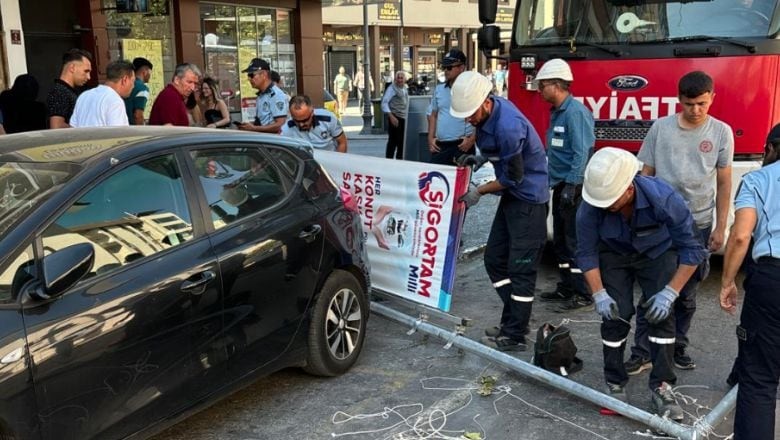Balıkesir'de Elektrik Direği Faciasından Dönüldü