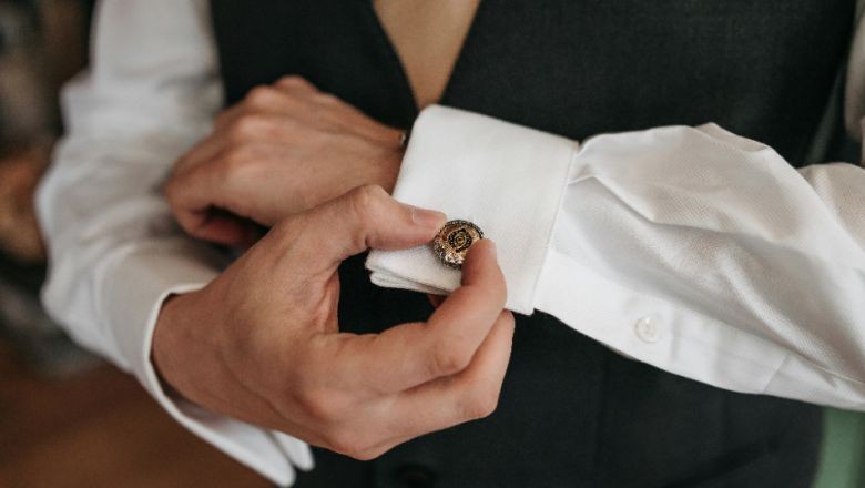 Balıkesir'de Kol Düğmesi Modası