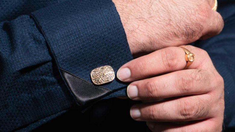 Balıkesir'de Kol Düğmesi Modası
