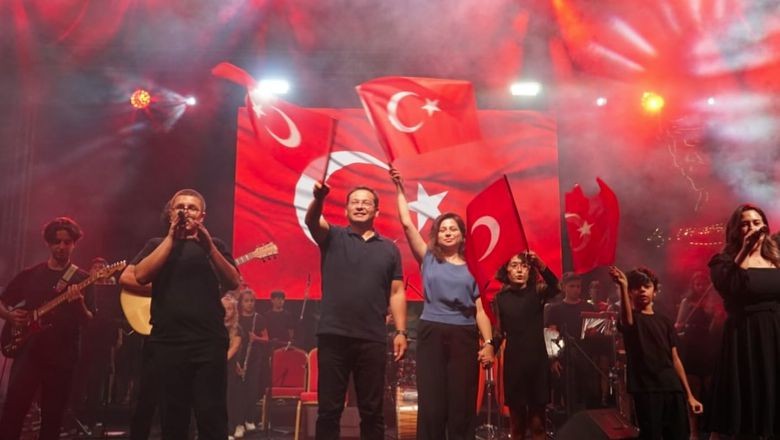 Gençlik Orkestrası Sındırgı’yı Salladı!