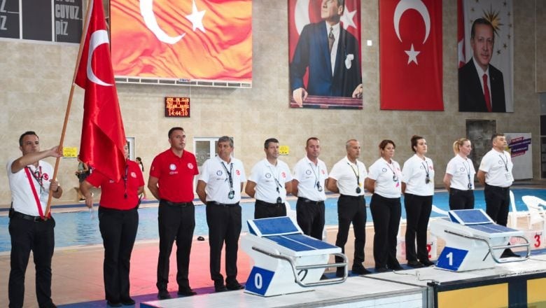 Genç Yüzücüler Balıkesir’de Yarışıyor